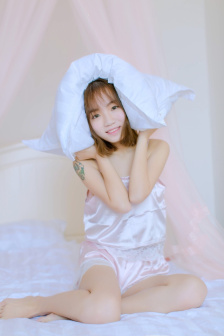 同桌摸了我全身视频